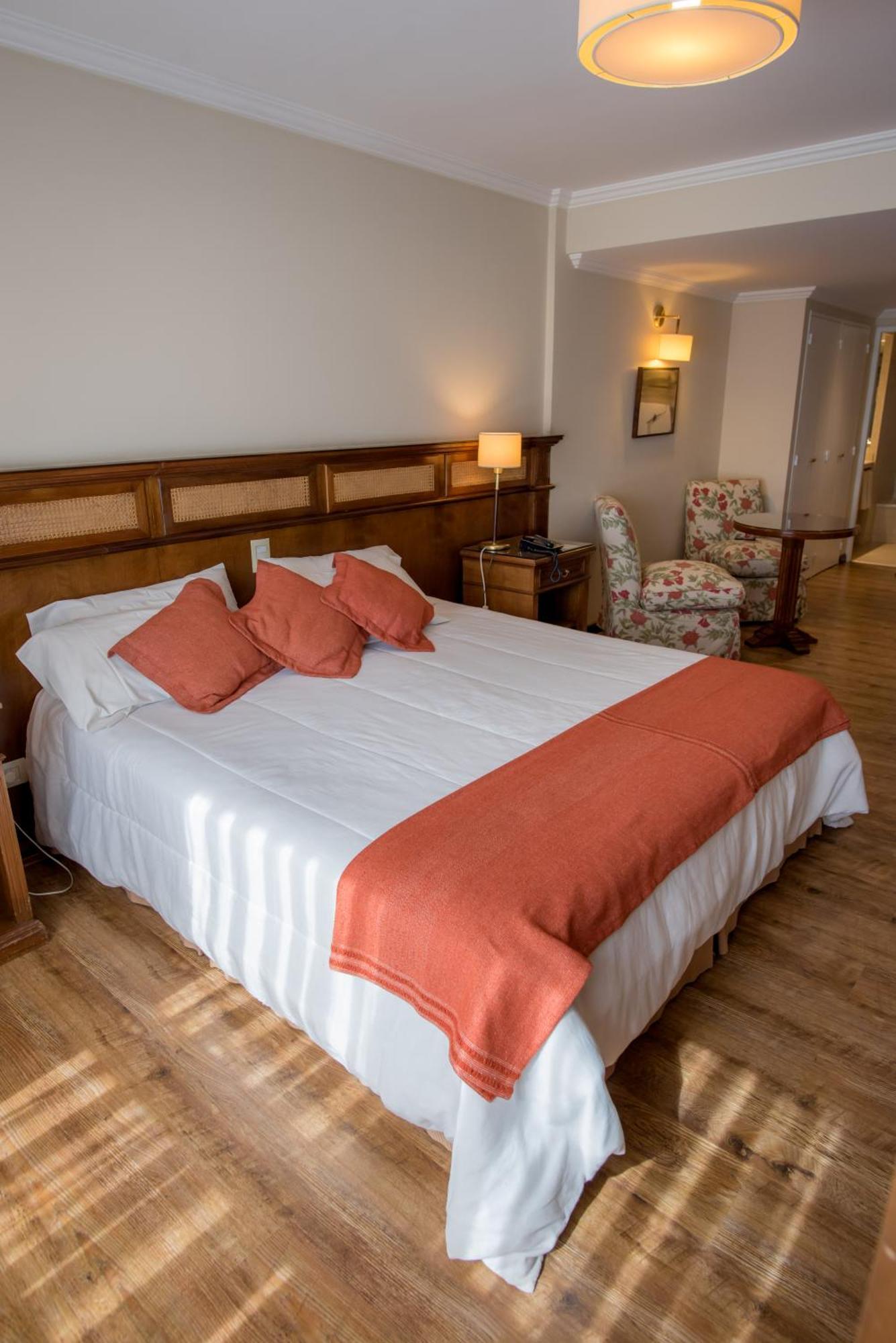 Ayres De Hotel